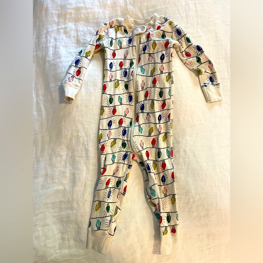 Hanna Andersson Christmas string lights onsie pajamas unisex 2T